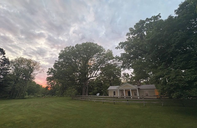 Peaceful two bedroom cottage. Scenic and secluded but conveniently located.