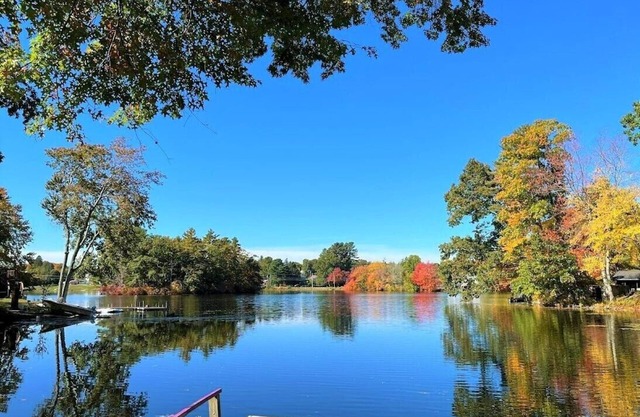 Peaceful WATERFRONT Cottage Near Mystic and Casinos
