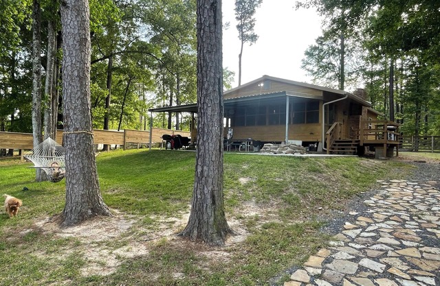 Peaceful Waterfront Retreat – Fish, Grill & Relax!