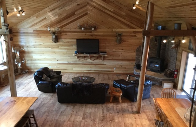 Peaceful WI Getaway with Gardens, Birds, & Nature. Great for Weekend Reunions!