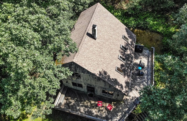 Peaceful woodsy retreat with stream and hiking on property/near Bethel Woods