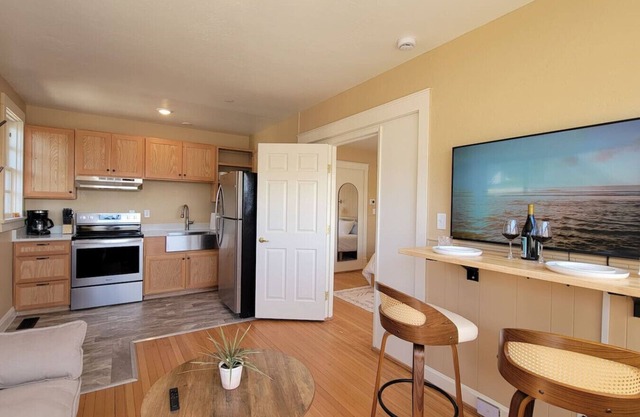 Peach Street Inn Suite 6 | Sleeps 4