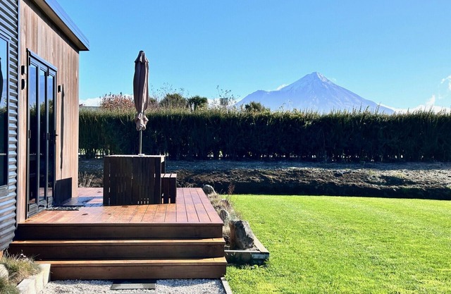 Peachy on Pembroke - Everything and more, stunning mountain view