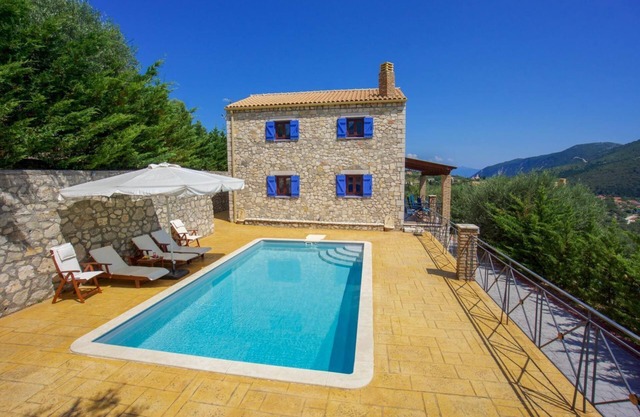 Peacock Villa - Two Bedroom Villa, Sleeps 4