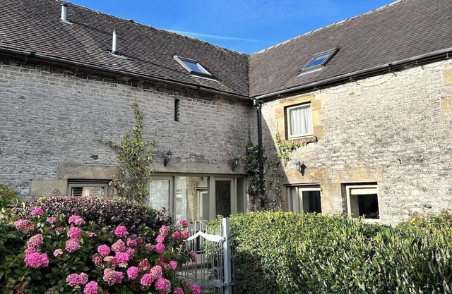 Peak District country cottage with free EV charging