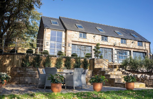 PeakDistrict Derbyshire luxury Cottage/Barn Carsington Lake views superfastWiFi