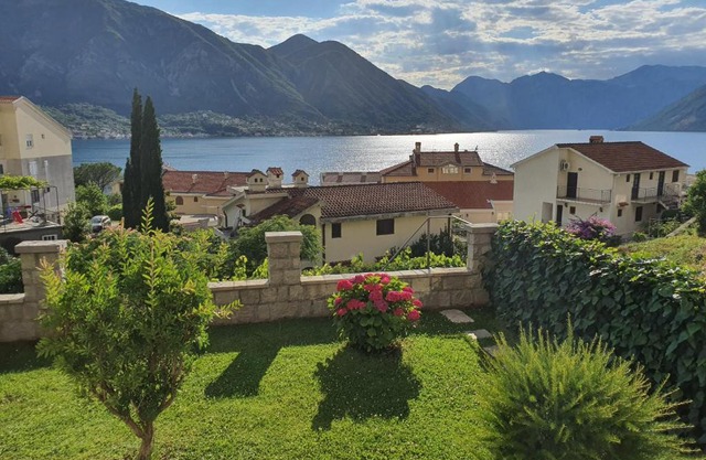 Pearl Shell Apartments