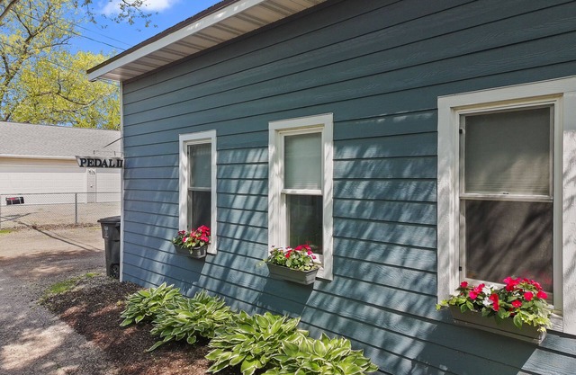 Pedal II - Private 2 Bedroom Apartment Close to Town ~ Walk Everywhere!
