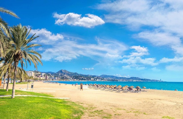 PEDREGALEJO Beach & City Premium