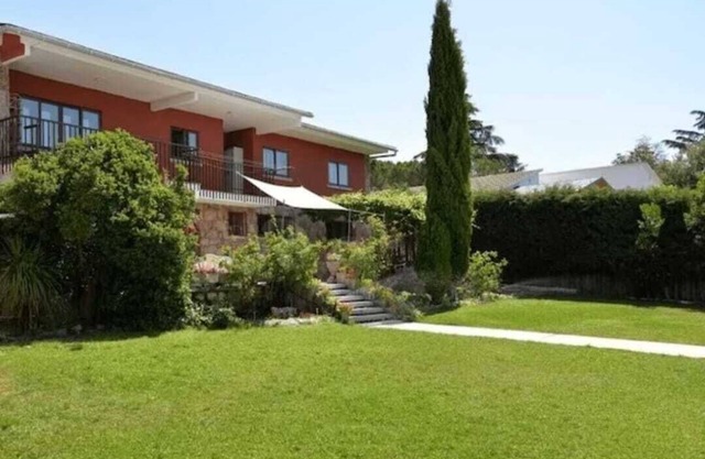 Pedriza-la casa de Galapagar, charming lodging, terrace and garden view