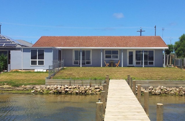 Pelican View - waterfront