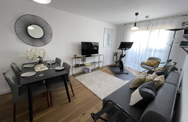 Peloton Organic Health Apartment in Angel, Islington Old Street