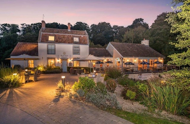 Pemberley Watersedge Lodge