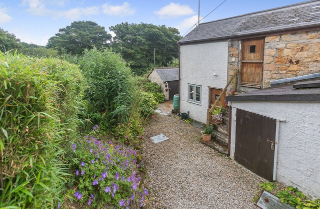 Pendeen Hayloft - One Bedroom House, Sleeps 2