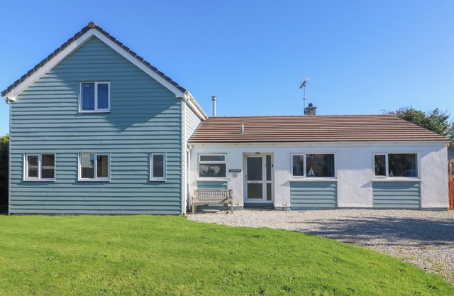 PENHAVEN, pet friendly, country holiday cottage in Crackington Haven