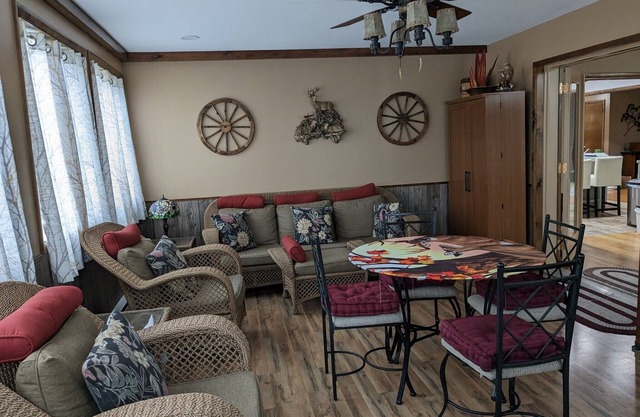 Penn State - Comfy home on the outskirts of Penn State Country