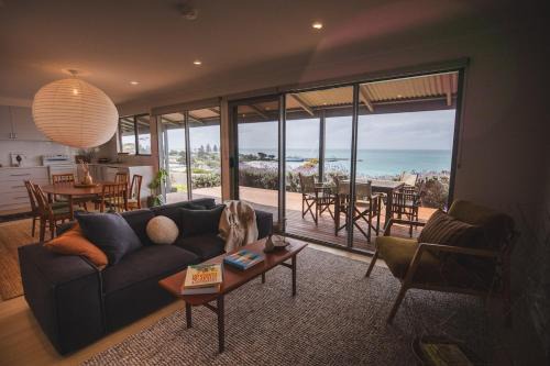 Penny Shack - Incredible sea views and just two minutes to the ferry