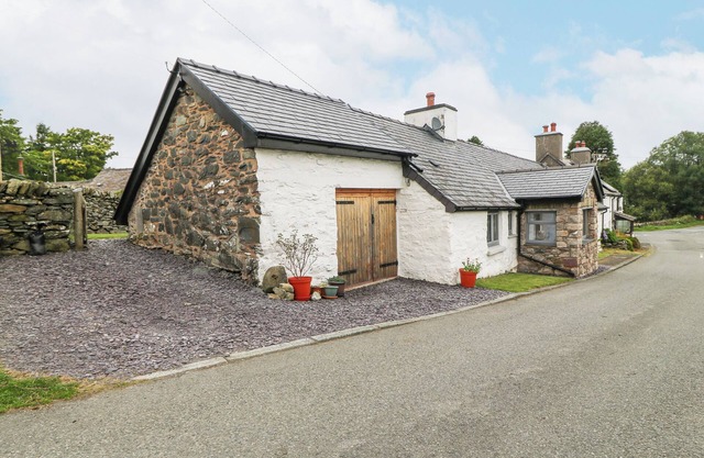 PENRALLT, family friendly, luxury holiday cottage in Rhydlydan