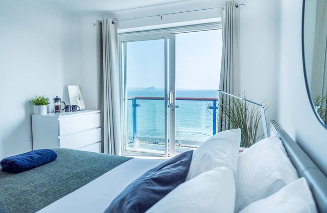 Penthouse with front row sea views