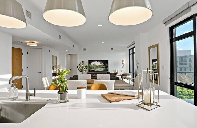 Penthouse | Downtown | Capitol Views | Luxury
