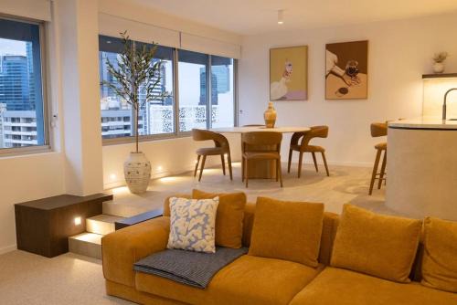 Penthouse - Luxury 2 Storey -3 Bedroom Sky home!