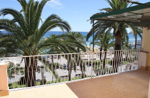 Penthouse on two levels at 20 meters from the sea in the center of Loano
