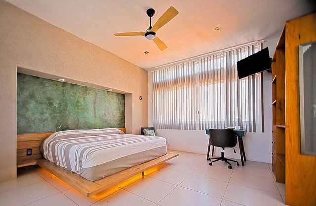 Penthouse - Optic Fiber, King Bed, AC & Pool
