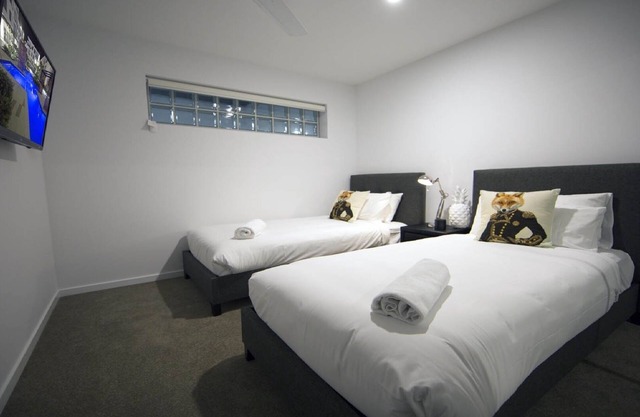 PENTHOUSE STYLE 4 BEDROOMS!