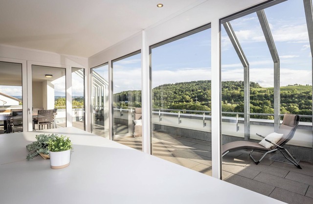 Penthouse-style apartment with large terrace and views! (Private/Business)