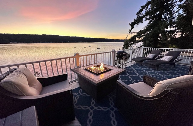 Penthouse Suite [Hot Tub/Kayaks] at Chico Bay Inn