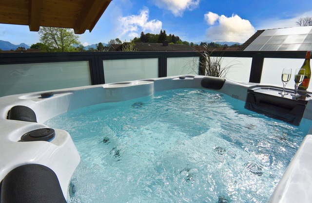 Penthouse suite with romantic whirlpool in privacy. Ideal for couples