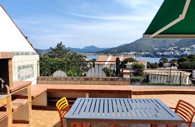 Penthouse, terrace 45 m2 with barbecue and a postcard in front of the eyes!