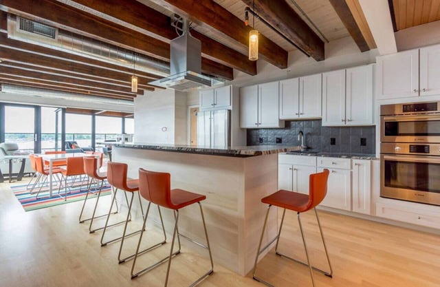 Penthouse Two Master Waterfront Suite with Rooftop