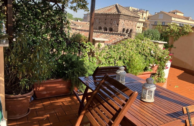 PENTHOUSE with PANORAMIC PRIVATE ROOF TERRACE, Old Historical centre, Trastevere