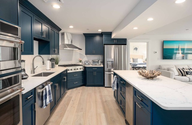 Penthouse with Private Roofdeck on Plymouth Harbor