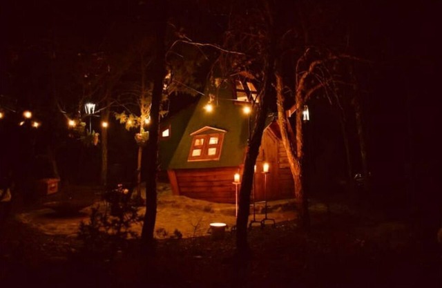 Pequeña Cabaña Mágica con Chimenea Interior