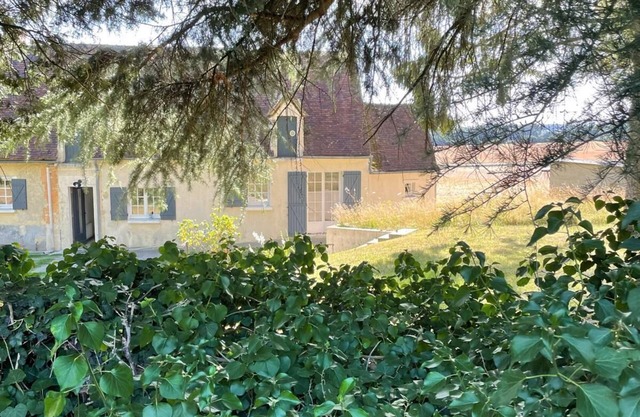 Perche house surrounded by greenery at the edge of the wood, rémalard, golden triangle