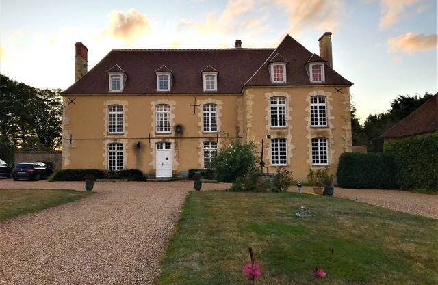 PERCHERON MANOR HOUSE WITH PRIVATE POOL AND TENNIS COURT