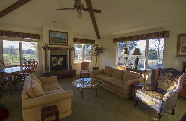 Perfect!-150 5-Star reviews! Great Gardens, Views & PRIVACY. Seniors?-YES!
