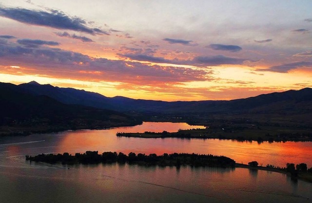 Perfect 4 Season Destination w/Tesla charging!