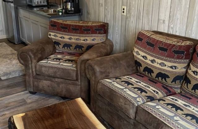 Perfect cabin centrally located to Big South Fork and Pickett Park. SXS FRIENDLY