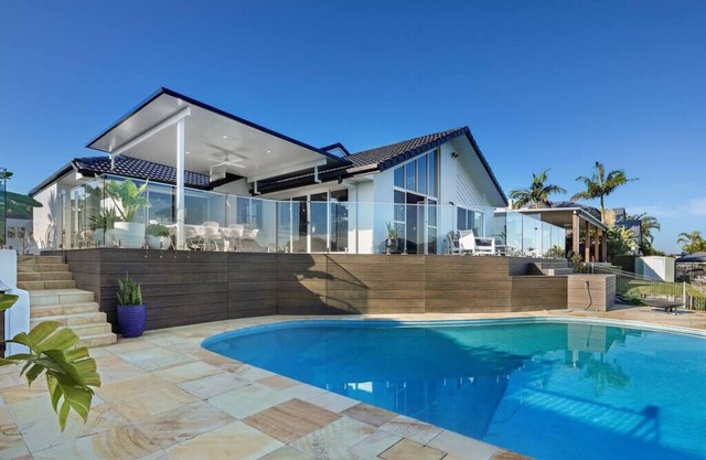 Perfect Escape Waterfront Central - 4BR, Pool