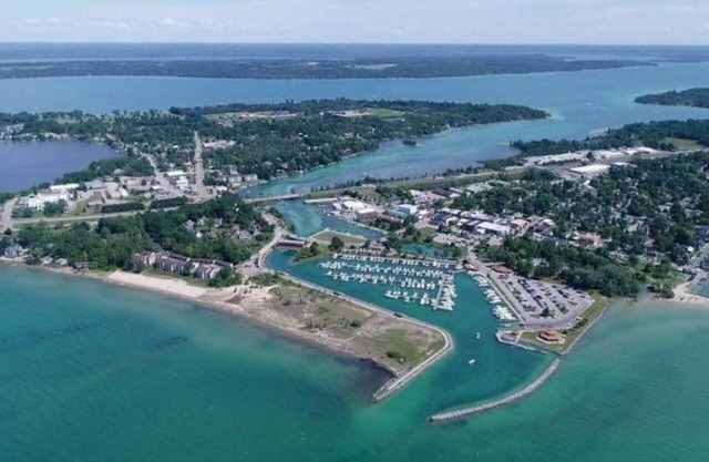 Perfect family getaway! Beautiful Lakes, beaches, Marina and golf. Best in N MI.