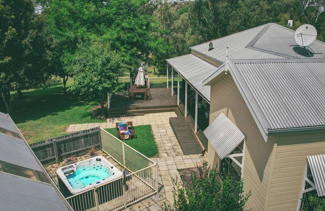 Perfect Family & Group Getaway: Hot Tub, Pizza Oven, Games Room, Pet-Friendly