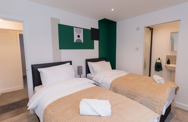 Perfect for Families + Contractors + Free Parking!