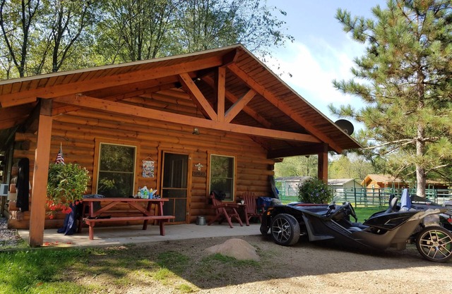 Perfect for Families & Friends, Pet Friendly, Horse Theme, Log Cabin, Fireplace
