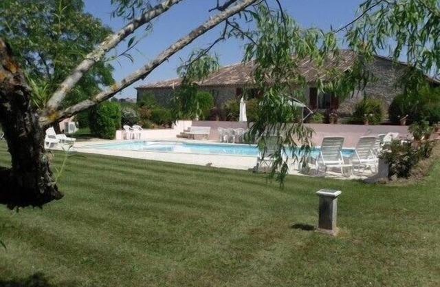 Perfect for families - private tennis court & heated pool in tranquil setting