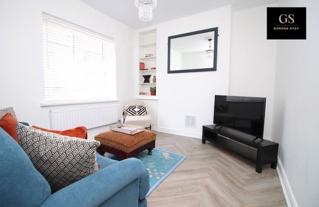 Perfect Four Bed House for Groups,Contractors,Relocations by Gurkha Stay in Cardiff with free WiFi