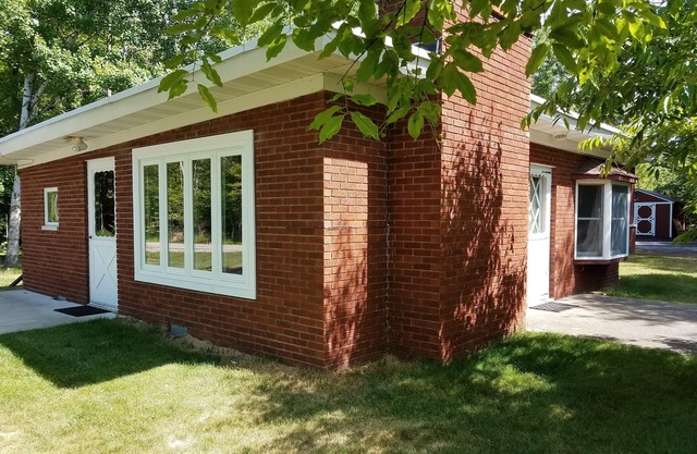 Perfect getaway for all occasions. 1200sq ft. sleeps 8. Country atmosphere