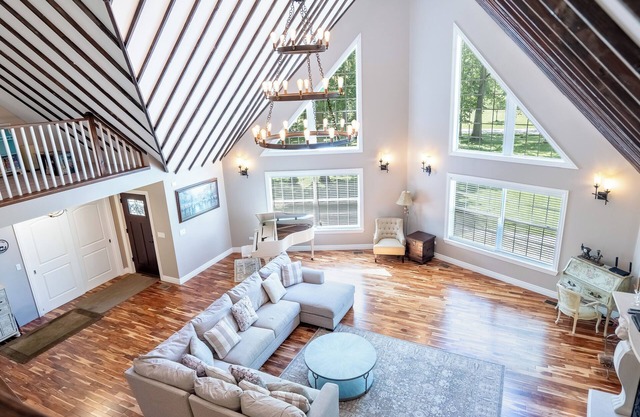 Perfect getaway minutes away from Maxinkuckee Lake & Culver Academy!